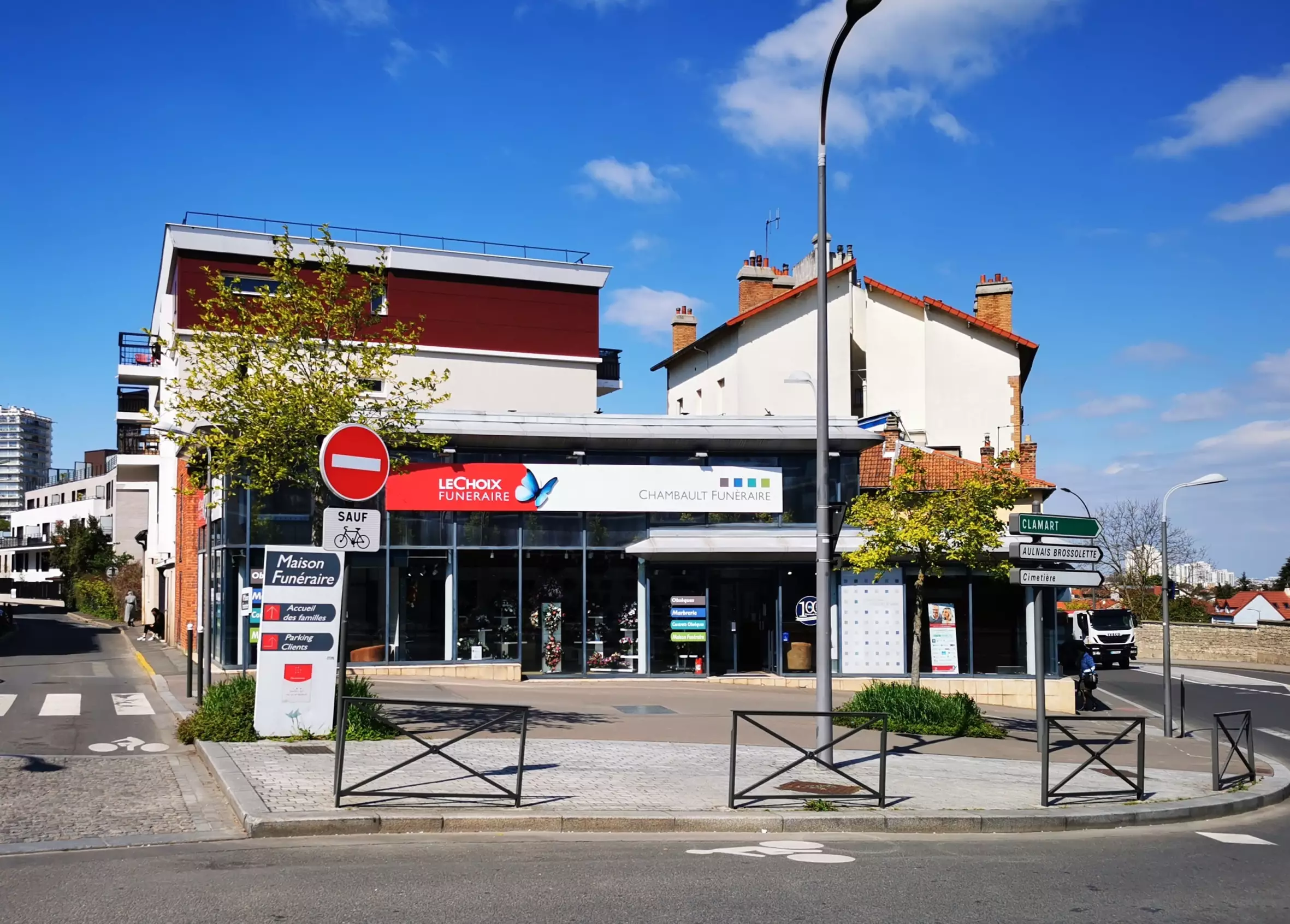 /medias/site/chambault/Pages%20libres/%23Maison%20fun%C3%A9raire%20Agence%20ext%C3%A9rieure-min.jpg